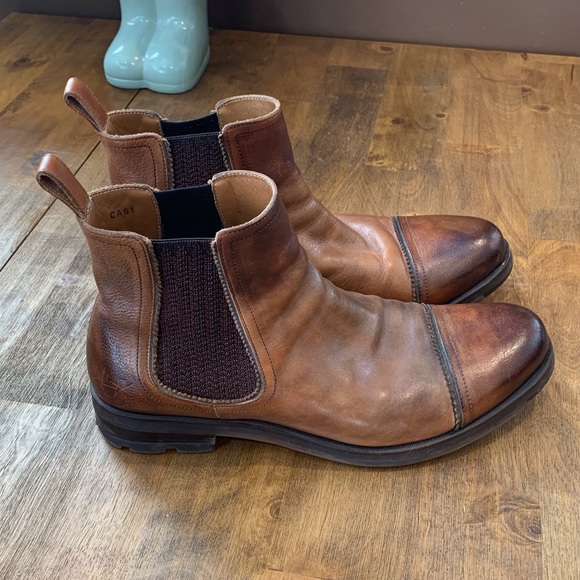 John Fluevog Other - John Fluevog Two-Toned Brown Chelsea Pull On boots